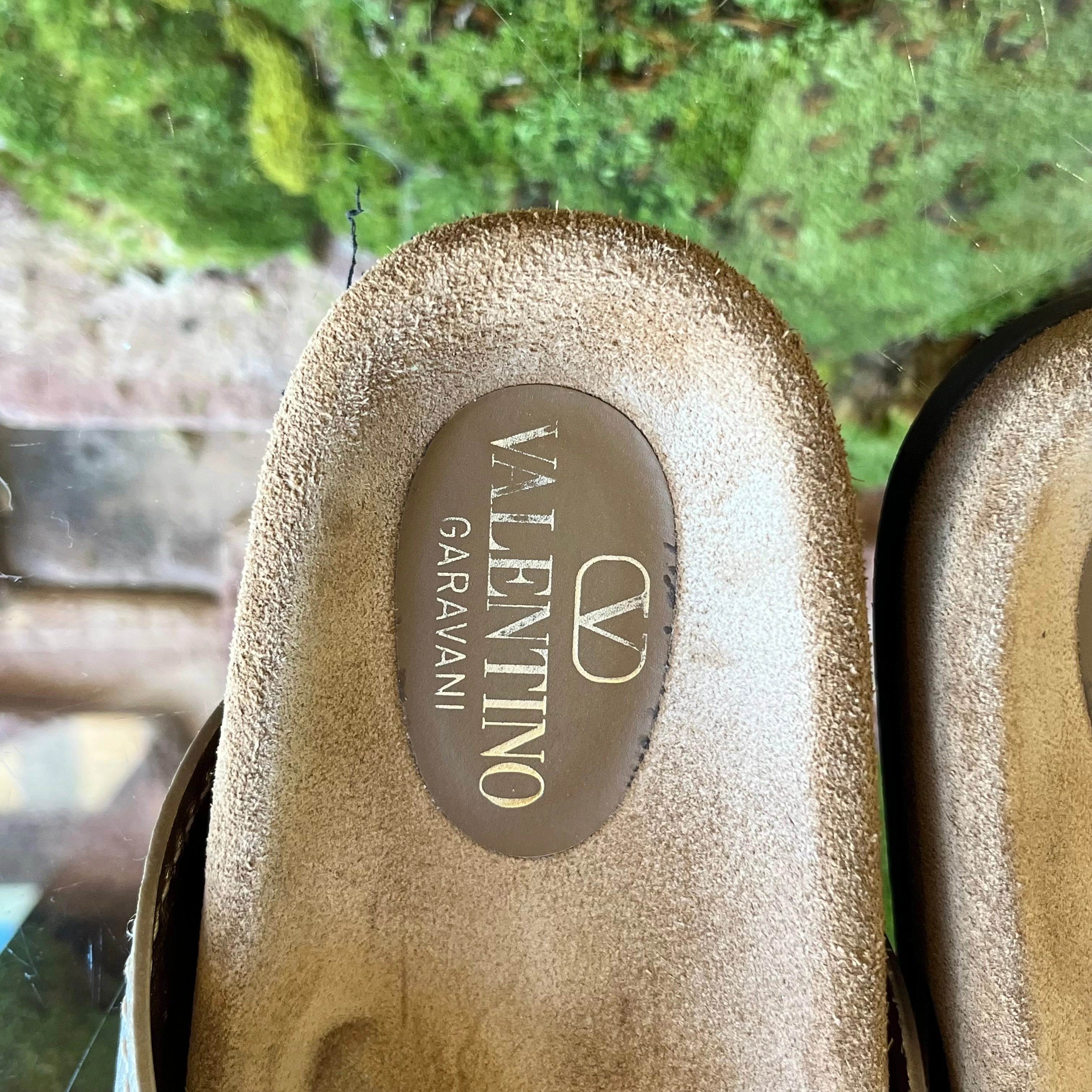 VALENTINO Gold Leather Cross-Over Strap Sandals SZ39(9US)