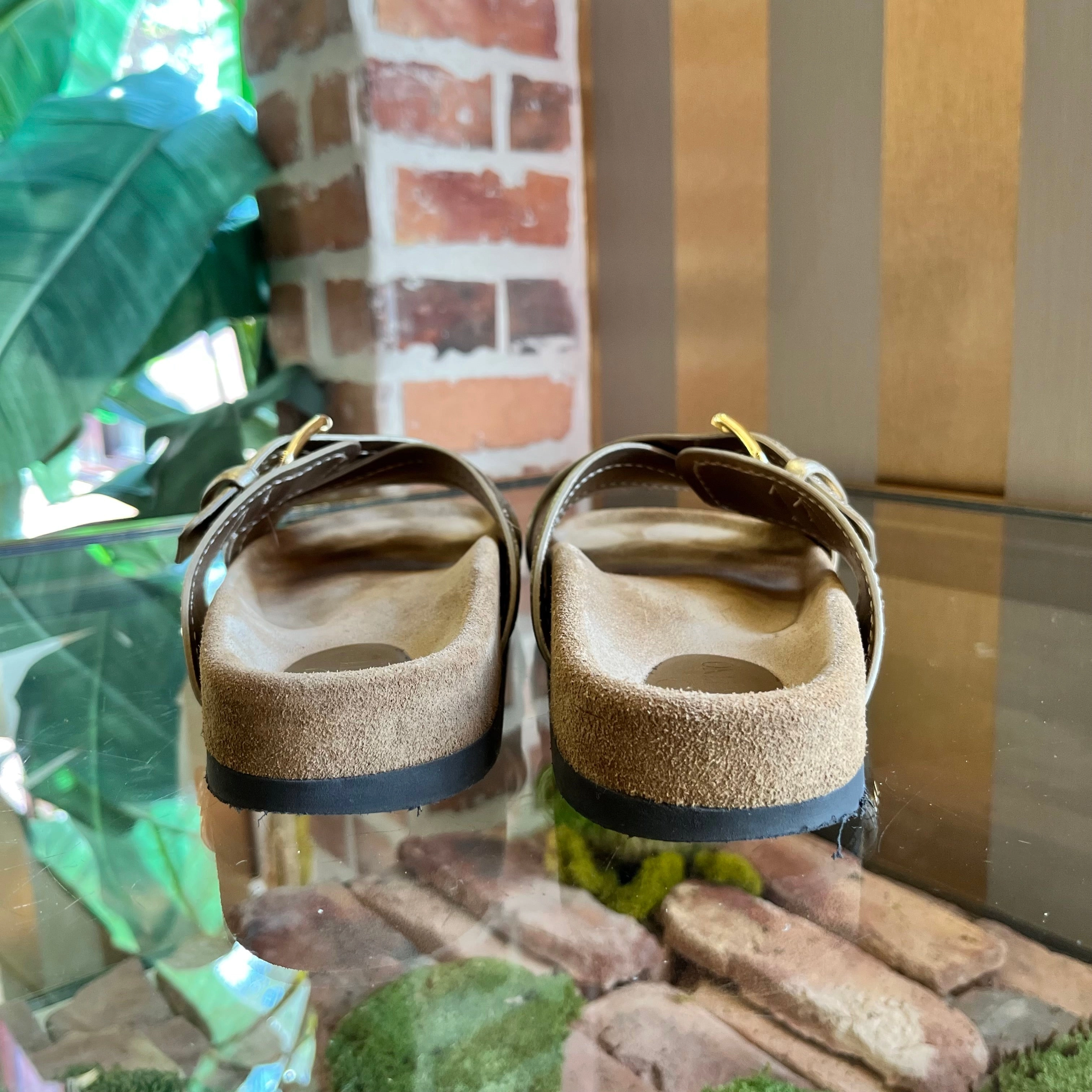 VALENTINO Gold Leather Cross-Over Strap Sandals SZ39(9US)