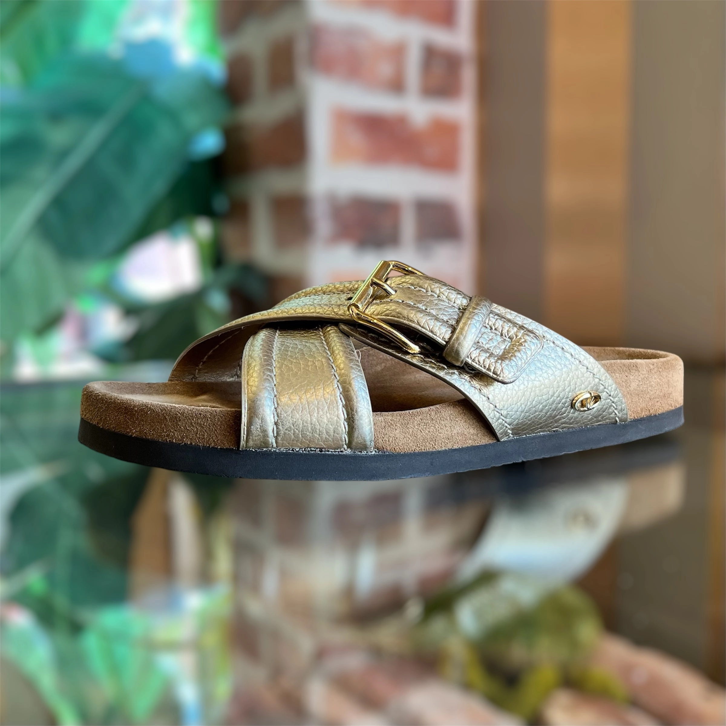 VALENTINO Gold Leather Cross-Over Strap Sandals SZ39(9US)